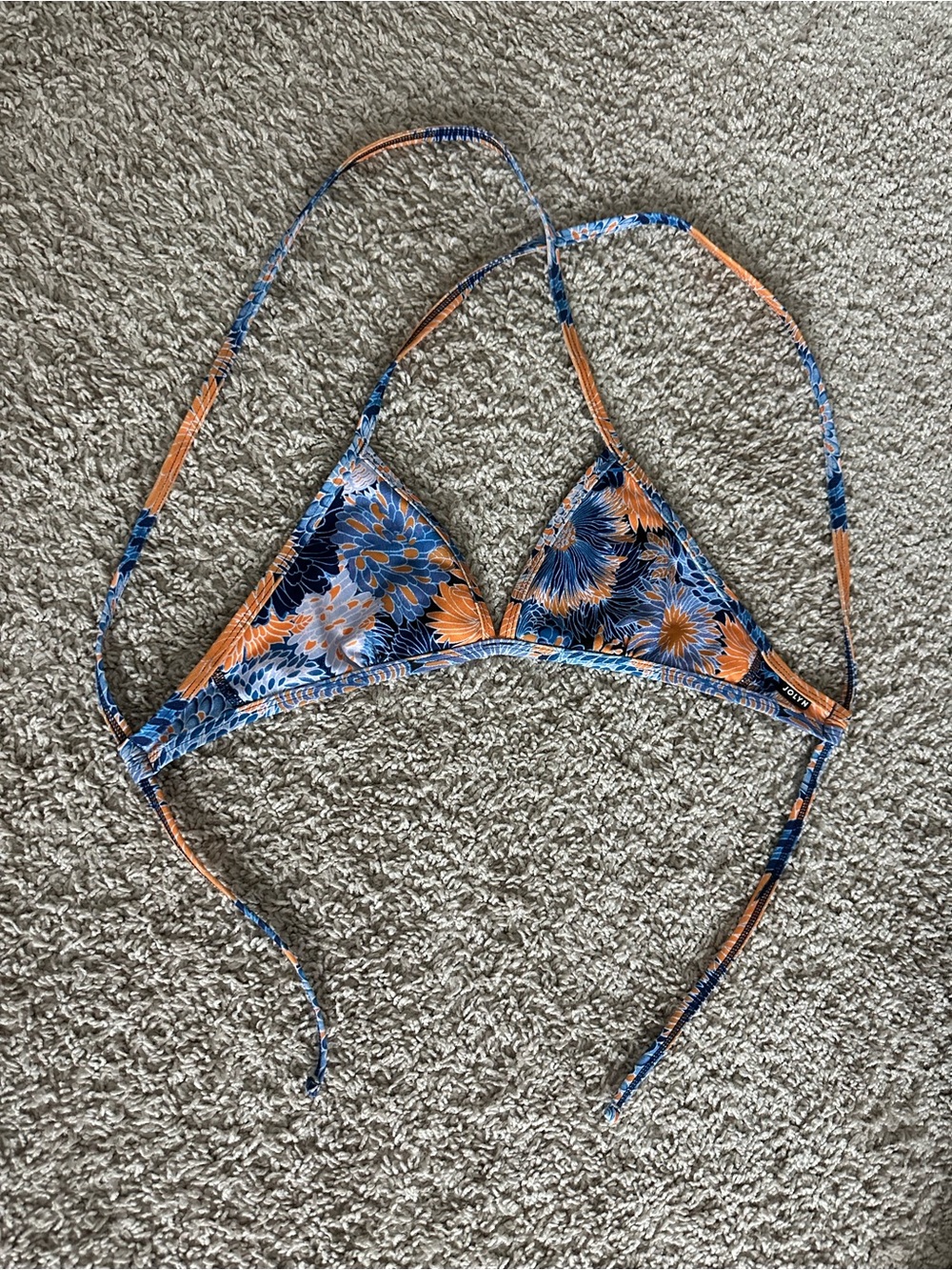 Jolyn “The triangle top” in a floral blue and orange print size medium